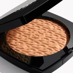 3145891488739_CHANEL-LES-SYMBOLES-DE-CHANEL-LA-CHAINE-MAXI-POLVOS-ILUMINADORES-WARM-GOLD_alternativa