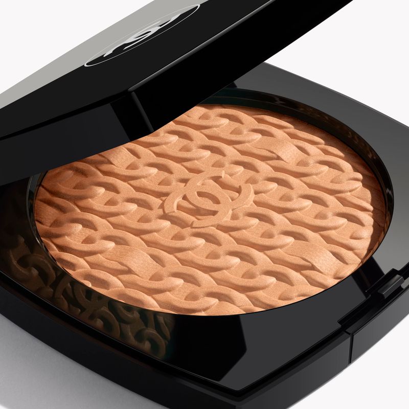 3145891488739_CHANEL-LES-SYMBOLES-DE-CHANEL-LA-CHAINE-MAXI-POLVOS-ILUMINADORES-WARM-GOLD_alternativa