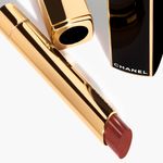 3145891638677_CHANEL_ROUGE_ALLURE_L-EXTRAIT_CREACION_EXCLUSIVA_LA_BARRA_DE_LABIOS_DE_ALTA_INTENSIDAD_RECARGABLE_867_ROARING_PURPLE_2G_alternativa