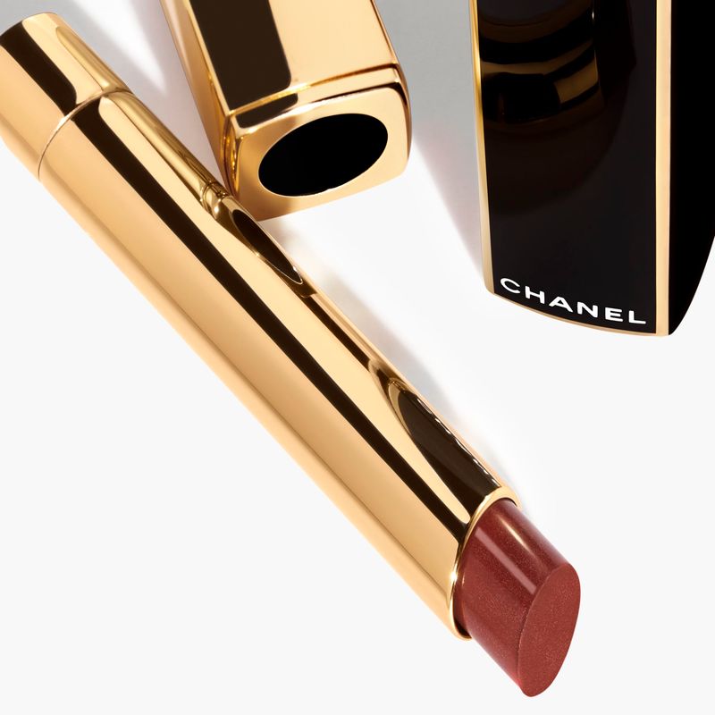 3145891638677_CHANEL_ROUGE_ALLURE_L-EXTRAIT_CREACION_EXCLUSIVA_LA_BARRA_DE_LABIOS_DE_ALTA_INTENSIDAD_RECARGABLE_867_ROARING_PURPLE_2G_alternativa