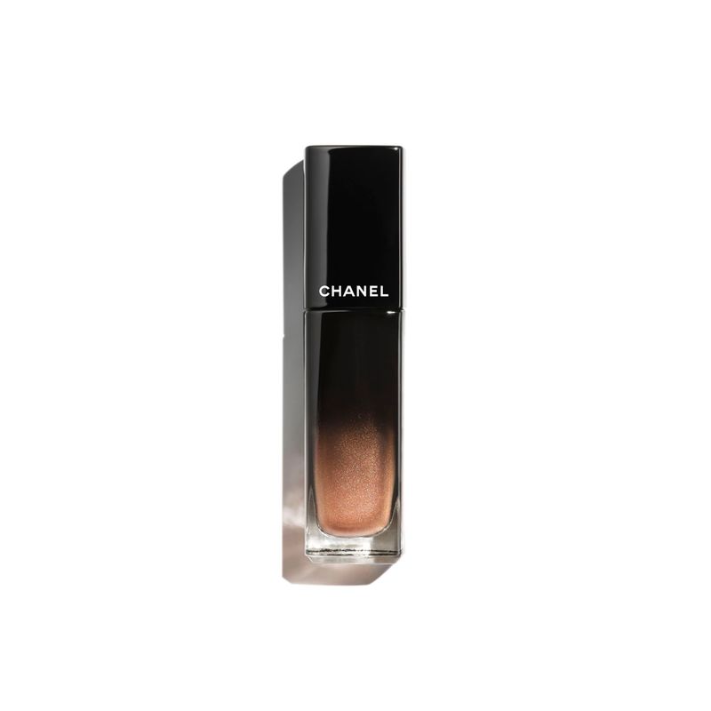 3145891650907_CHANEL_ROUGE_ALLURE_LAQUE_LA_BARRA_DE_LABIOS_LIQUIDA_BRILLANTE_DE_LARGA_DURACION_90_GOLDEN_BEIGE_5.5ML